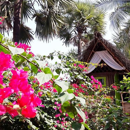 Dharmakanni Tropical Huts Ауровиль Экстерьер фото