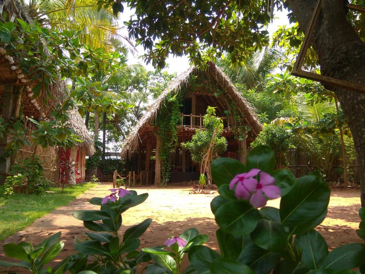 Dharmakanni Tropical Huts Ауровиль Экстерьер фото